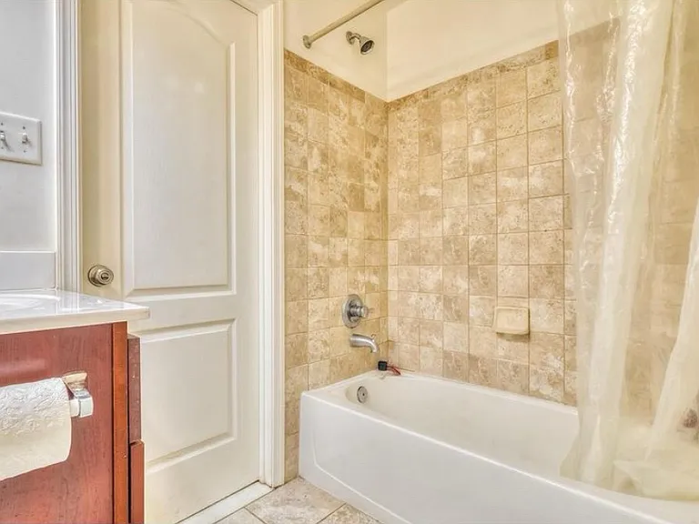1626 Light St — Photo 15