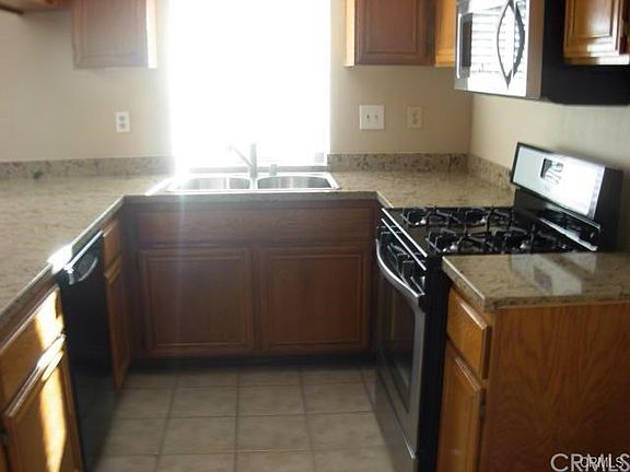 4th image of 917 Royal Oaks Dr