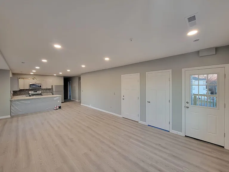 14 Clarendon St — Photo 12