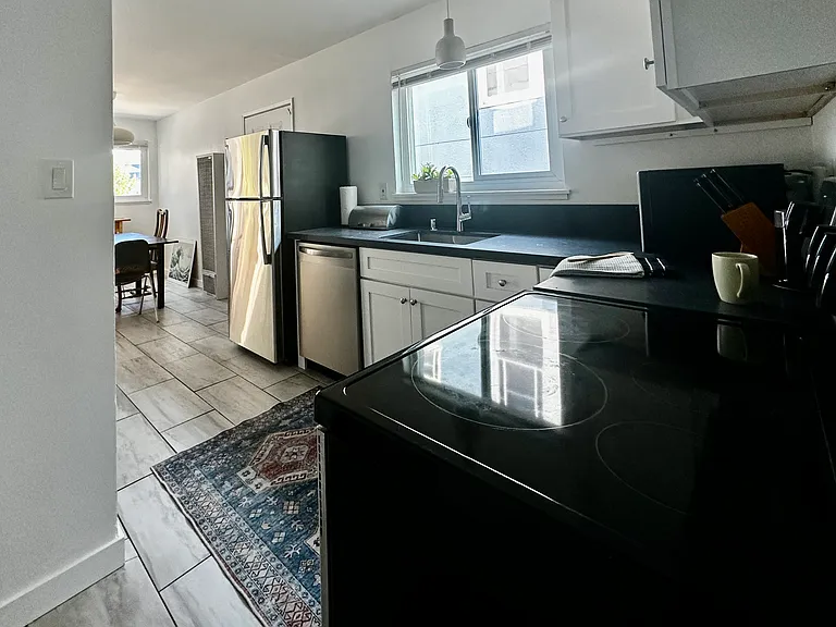 450 42nd St #B — Photo 14