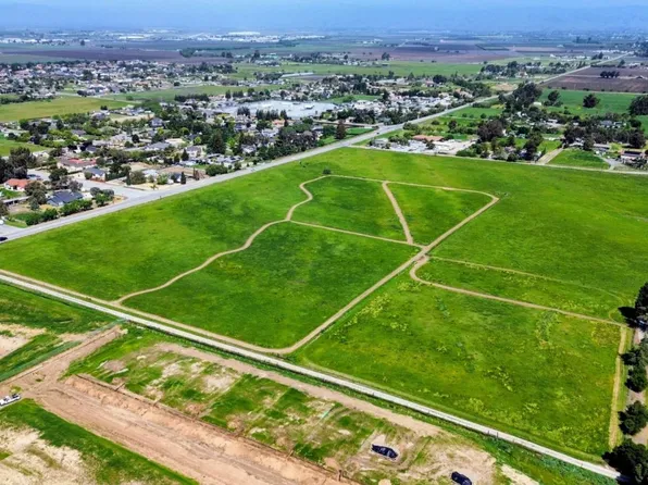 253 Mansfield Rd, Hollister, CA 95023