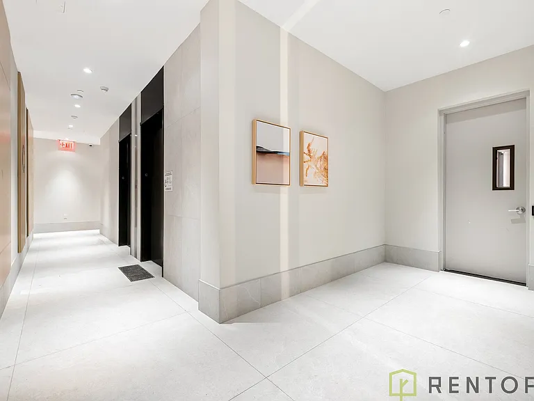 555 W 45th St #3F — Photo 13