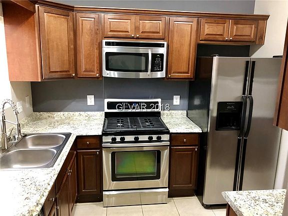 2nd image of 1900 N Torrey Pines Dr Unit 207