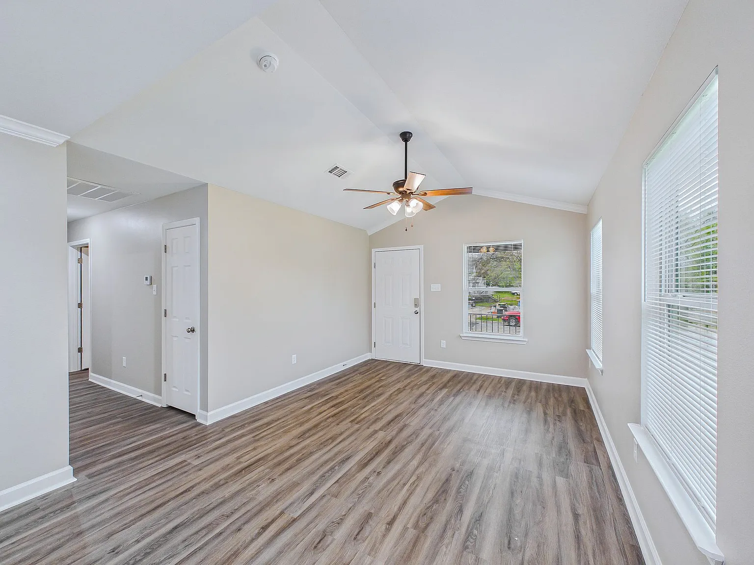 3423 Maryland Ave — Photo 4