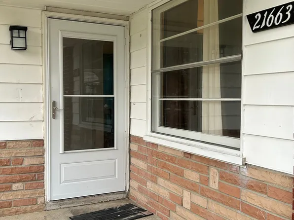 21663 Newcastle Rd, Harper Woods, MI 48225