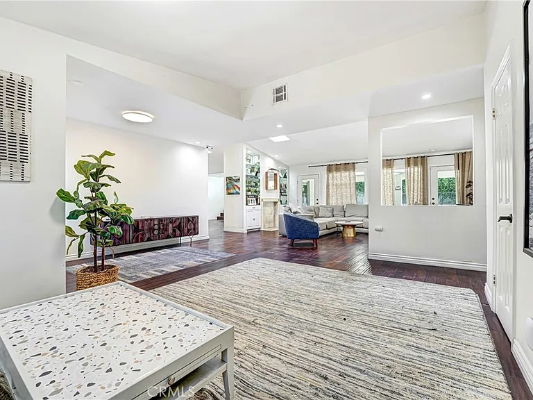 22450 Collins St — Photo 9