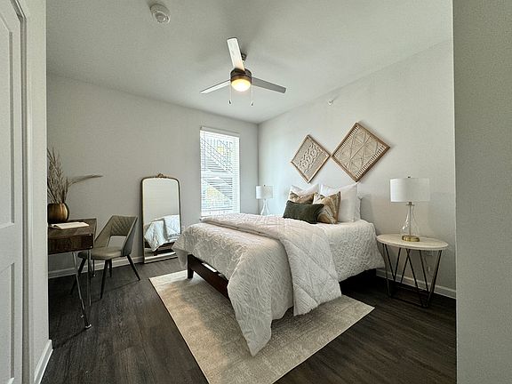 5th image of 710 Shine St #2102