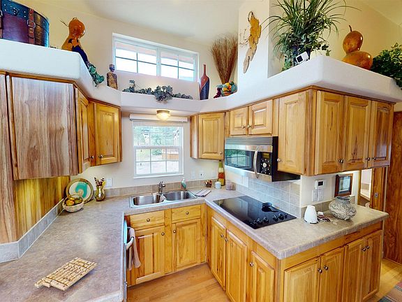 5th image of 13 Magpie Cir