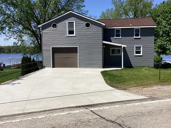 25600 S Wind Lake Rd, Waterford, WI 53185
