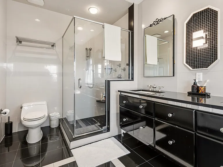 605 Heights Ln — Photo 32