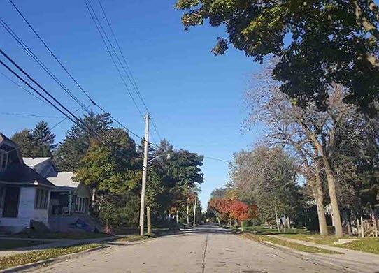 2nd image of 1402 W Lawn Ave