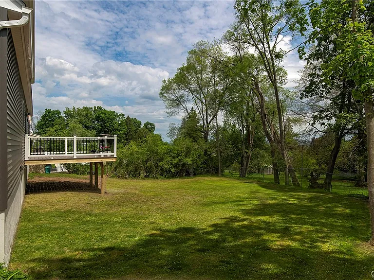8 Terrace Hill Dr — Photo 7