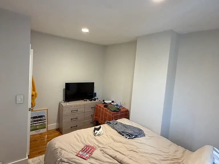 219 W Springfield St #4 — Photo 3