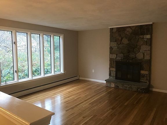 5th image of 74 Rockland St