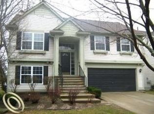 2899 Horseshoe Ct, Auburn Hills, MI 48326
