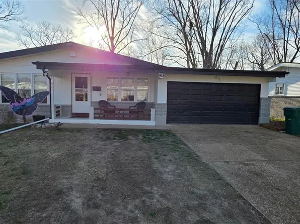 10205 Pannell Dr, Saint Louis, MO 63136