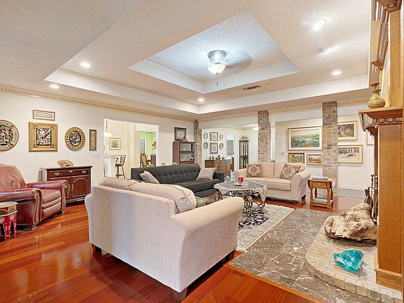2nd image of 940 Brandyn Pl