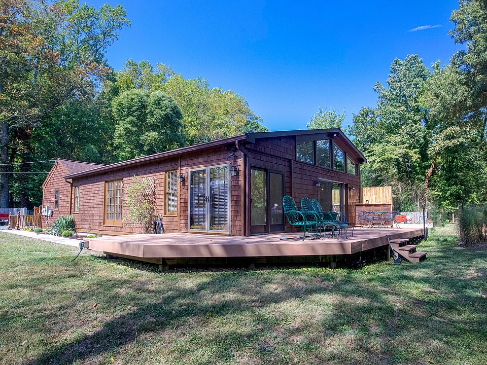 1st image of 21 River Dr