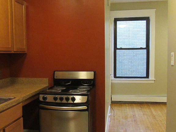3rd image of 32 Alfred St #7