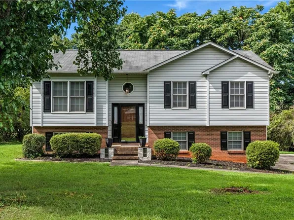 1205 Brookhill Park Dr, Rural Hall, NC 27045