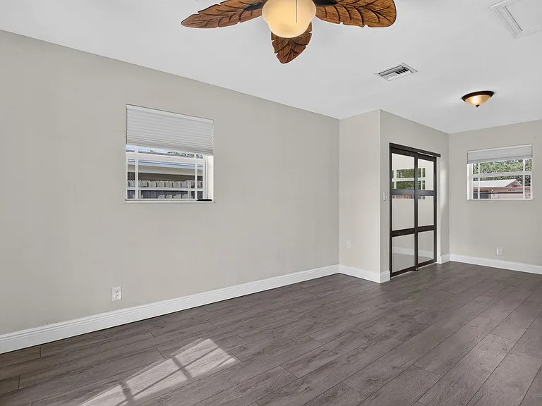 1240 SW 3rd Ter — Photo 27