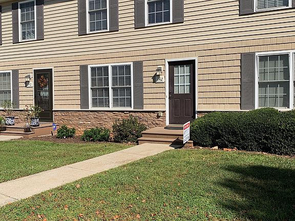 2nd image of 142 Old Tavern Cir #1