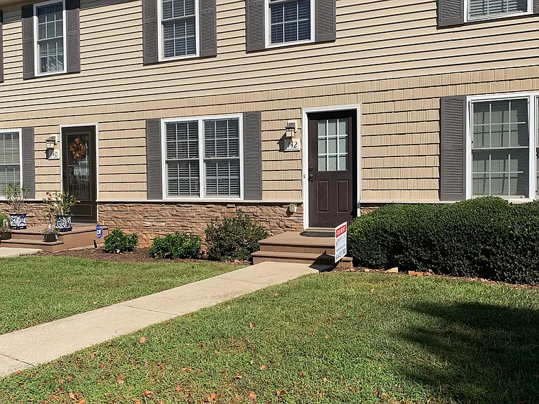 142 Old Tavern Cir #1 — Photo 2