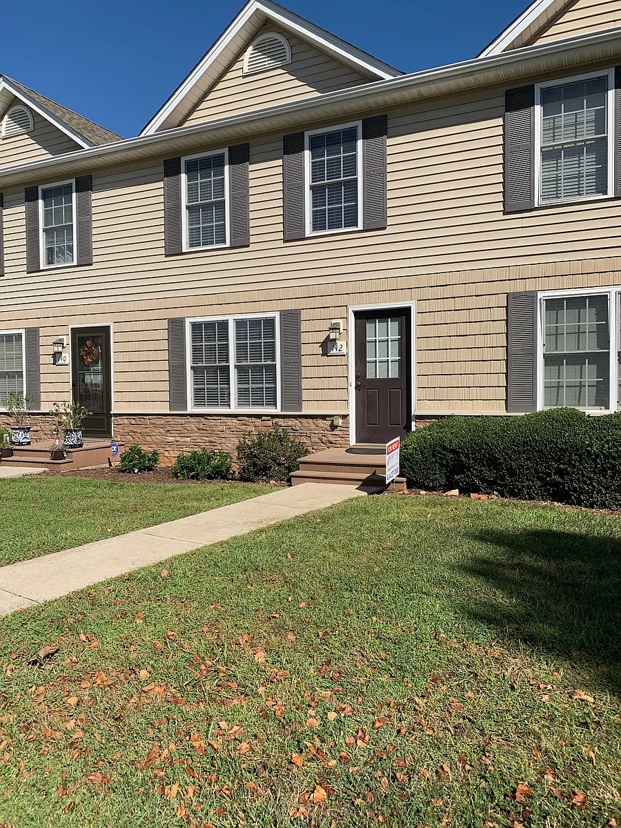 Building Photo - 142 Old Tavern Cir #1