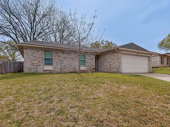 3rd image of 733 Reveille Rd