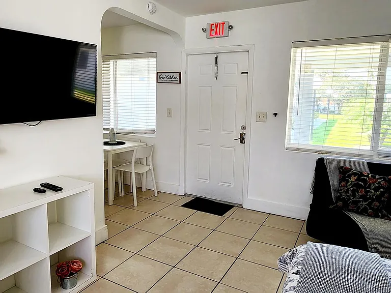 2305 Monroe St #8 — Photo 3