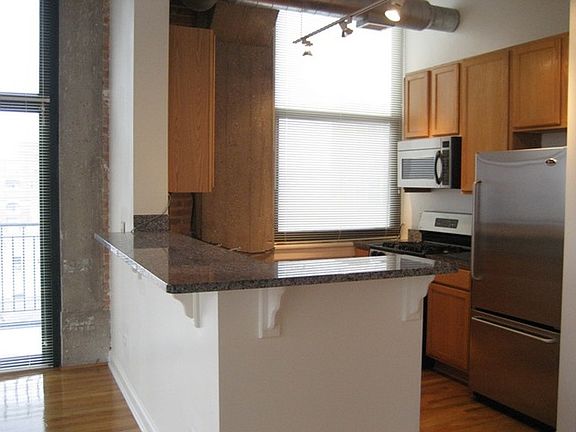 3rd image of 221 E Cullerton St APT 609