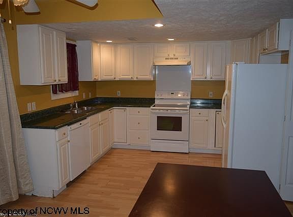 2nd image of 874 Tremont St