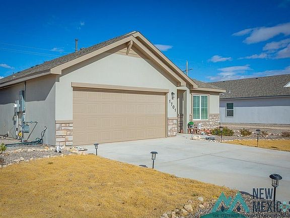 3rd image of 1701 Magnolia Ln