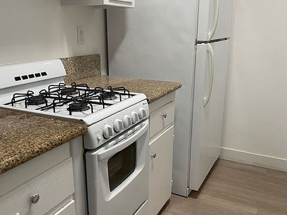 4th image of 12720 Pacific Ave #9