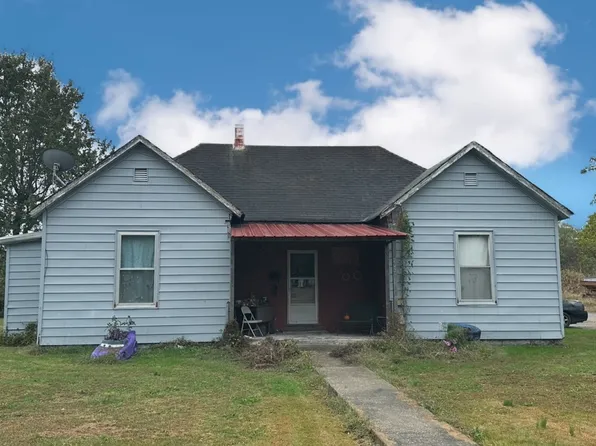 223 W 7th St, Flora, IL 62839