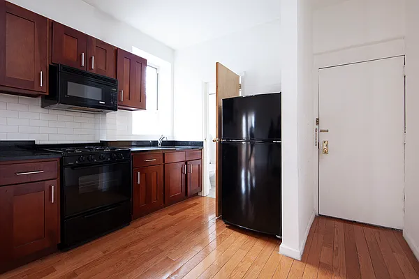 Rented by R New York | media 10