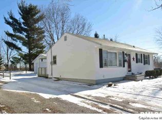 1422 Lakelawn Dr, Jacksonville, IL 62650