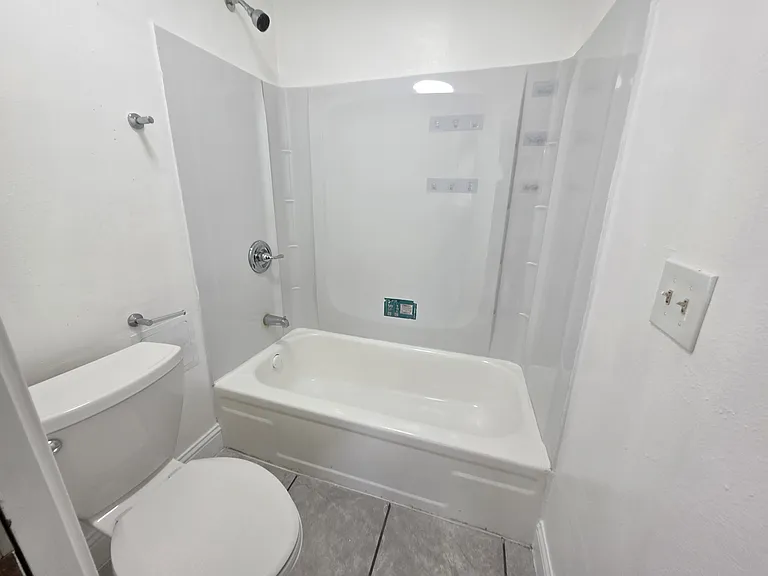 5920 Stockdale Hwy #B — Photo 7