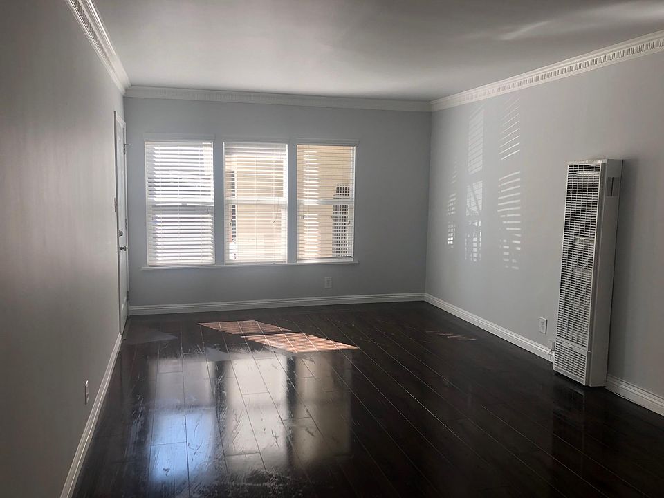 1st image of 2127 N Gower St #9