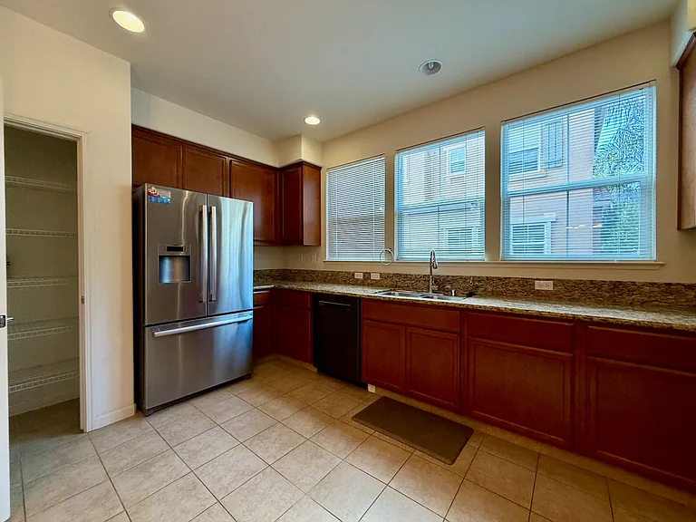 2100 Beech Cir — Photo 12