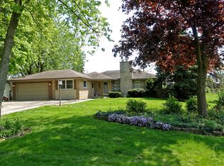 25W279 Highview Dr, Naperville, IL 60563