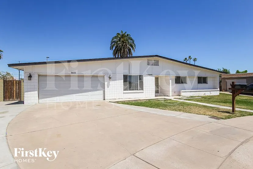 3 bed, 2.0 bath, 1600 sqft, $1,755 — Photo 1