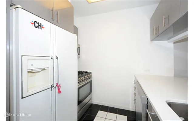 Rented by Douglas Elliman | media 7