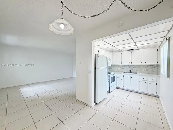 251 SW 134th Way APT 210M, Pembroke Pines, FL 33027