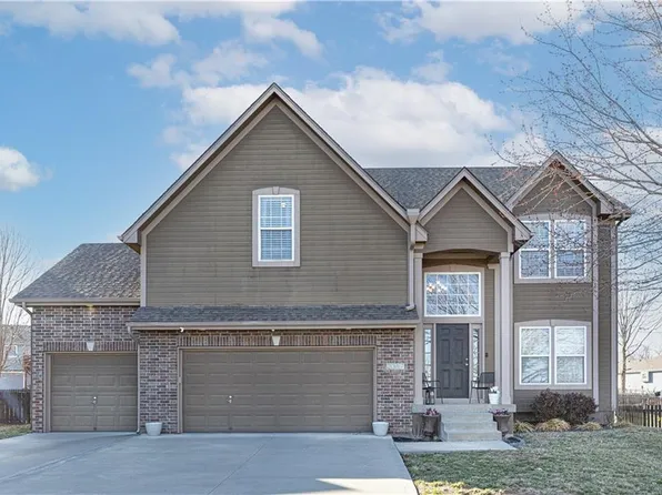 2317 NE 23rd St, Blue Springs, MO 64029