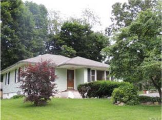 7 Ellison Dr, New Windsor, NY 12553