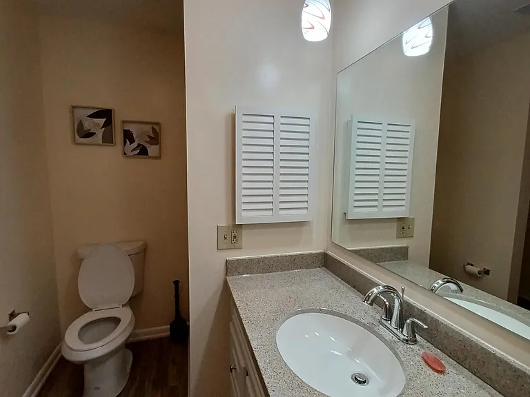 582 Moull St — Photo 10