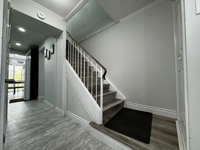 121 University Ave E #2 — Photo 11