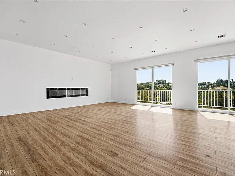 5035 Escobedo Dr — Photo 4