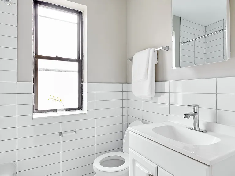 444 W. St. James Pl. — Photo 7